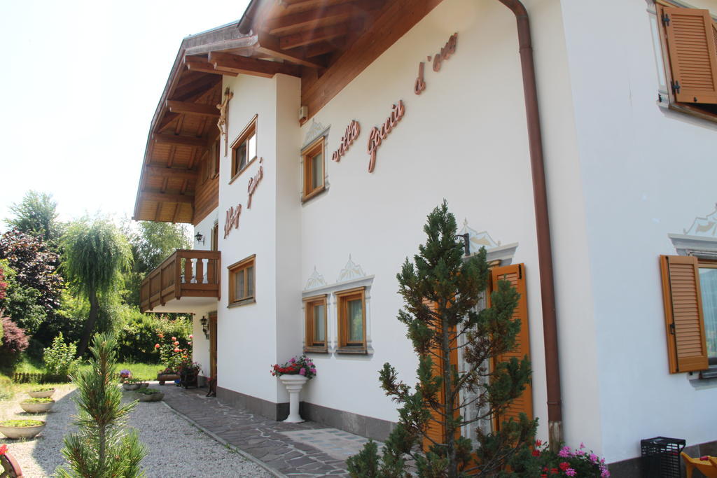 Garni Goccia D'Oro Hotell Cavalese Exteriör bild