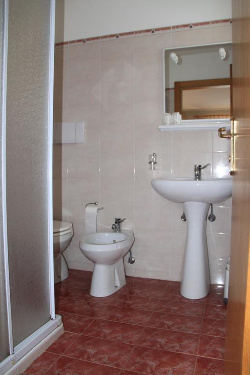 Garni Goccia D'Oro Hotell Cavalese Rum bild