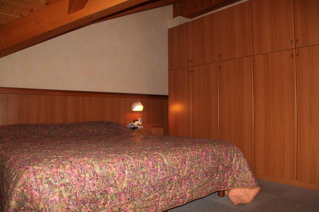 Garni Goccia D'Oro Hotell Cavalese Rum bild