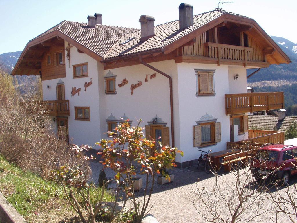 Garni Goccia D'Oro Hotell Cavalese Exteriör bild